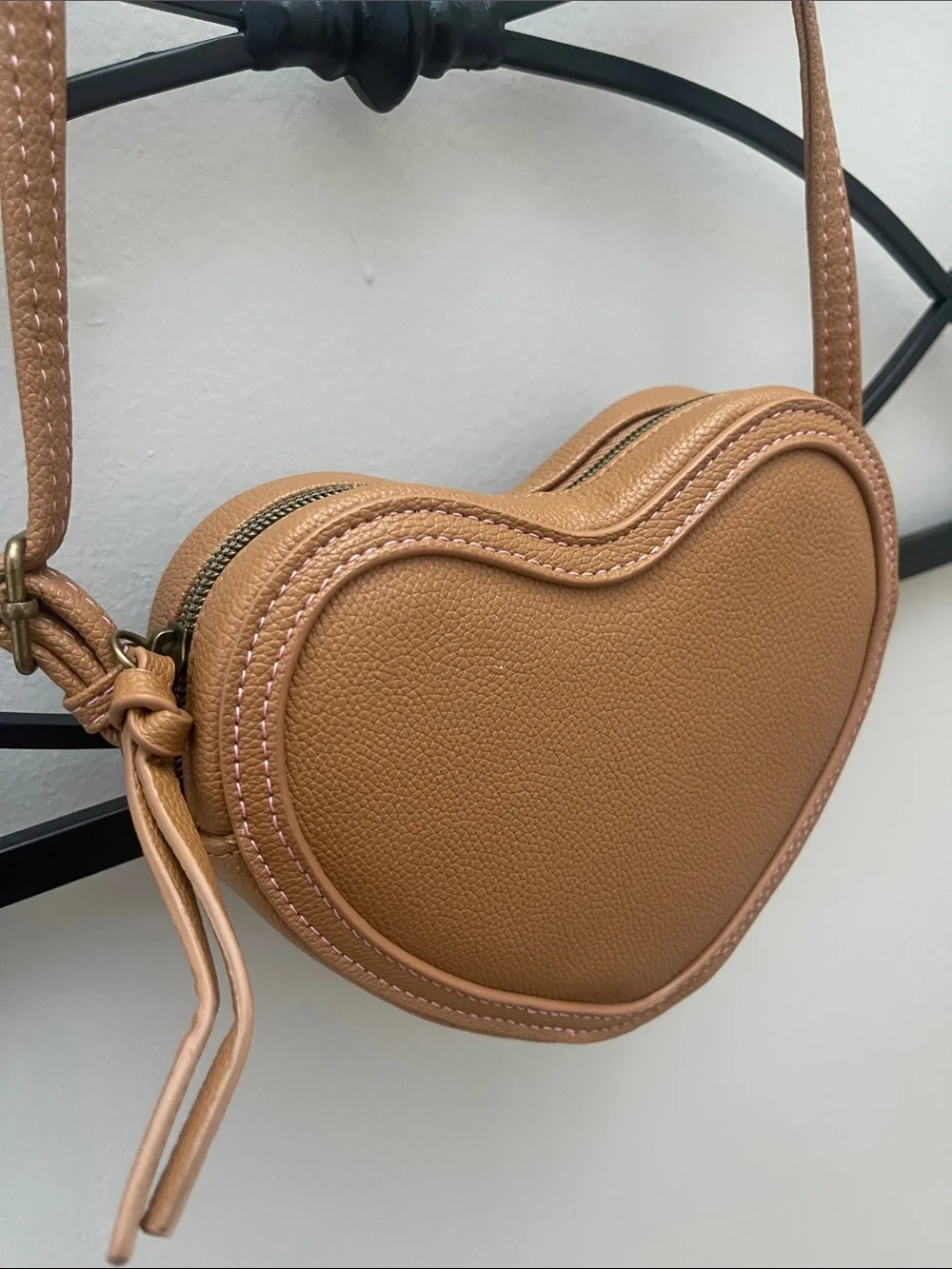 Girl’s Heart Crossbody Bag in Tan